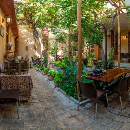 سفره‌خانه‌ی سنتی​ باشگاه آرامان